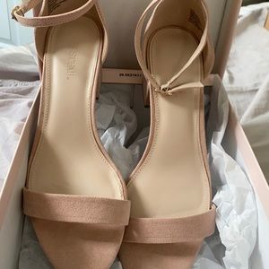 COPY - Size 10 JustFab low-heeled sandals